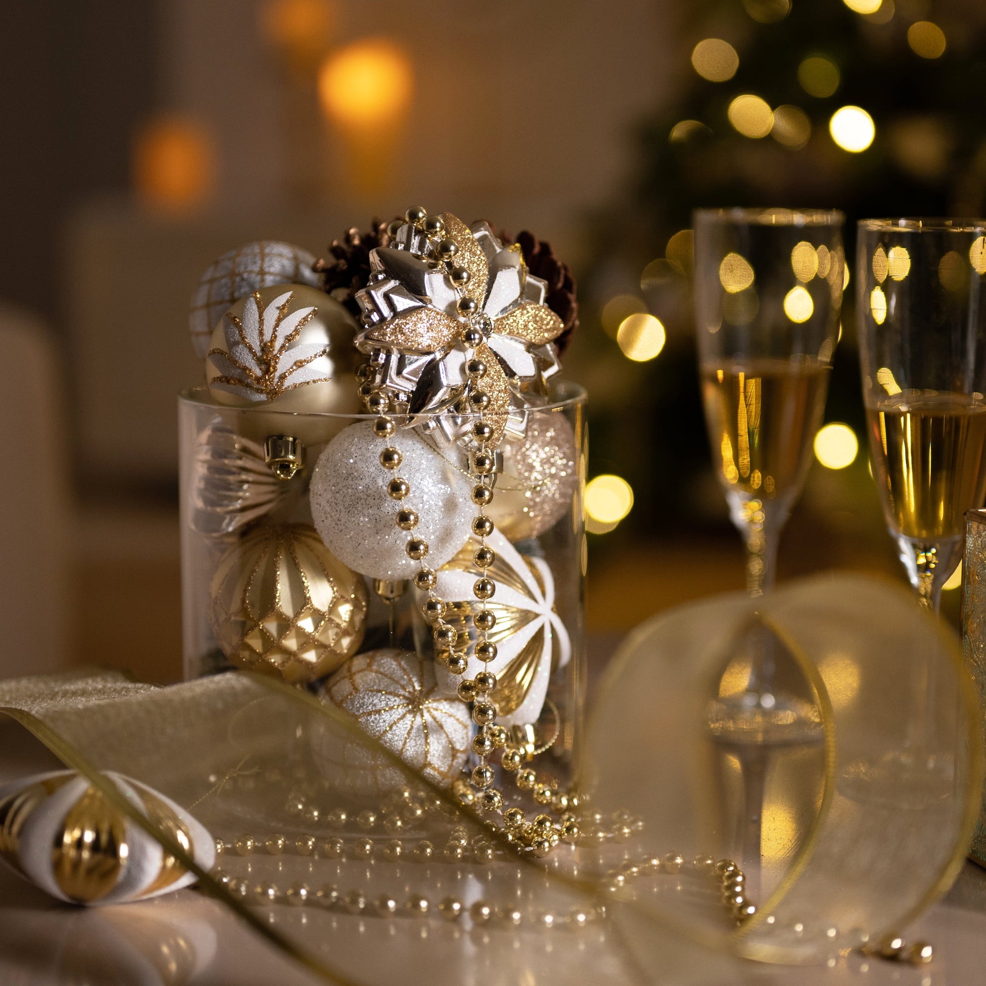 130Ct Christmas Ornaments Set, White Gold Shatterproof Ornaments for Christams Tree Decor